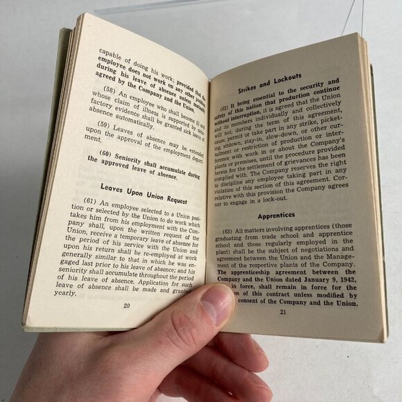 RARE 1942-43 Ford Motor Company Union Agreement Book Vintage UAW Contract WWII - Picture 7 of 8
